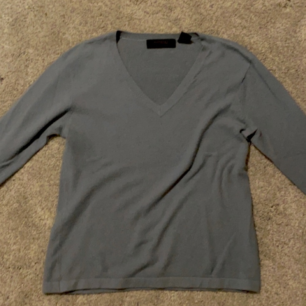 light blue stretchy V-neck longsleeve shirt